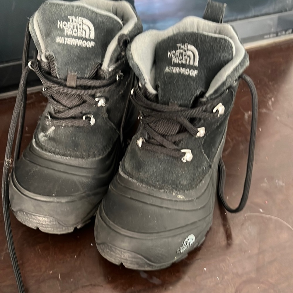 Kids North Face boots